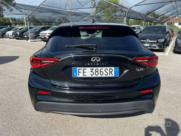 Infiniti Q30 2016 photo 4