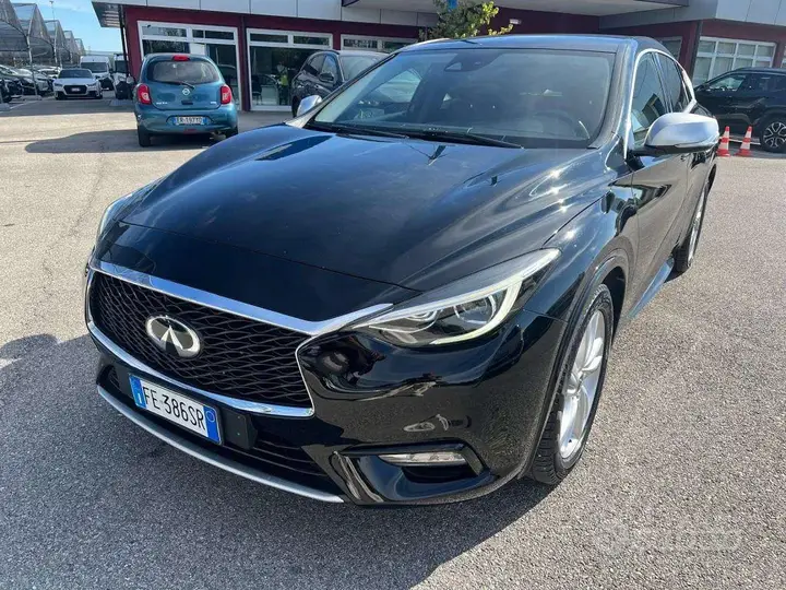 Infiniti Q30