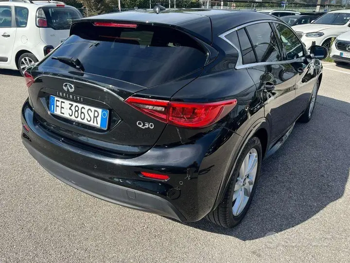Infiniti Q30 2016 photo 5