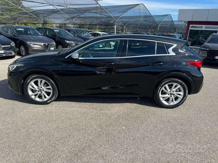 Infiniti Q30 2016 photo 2