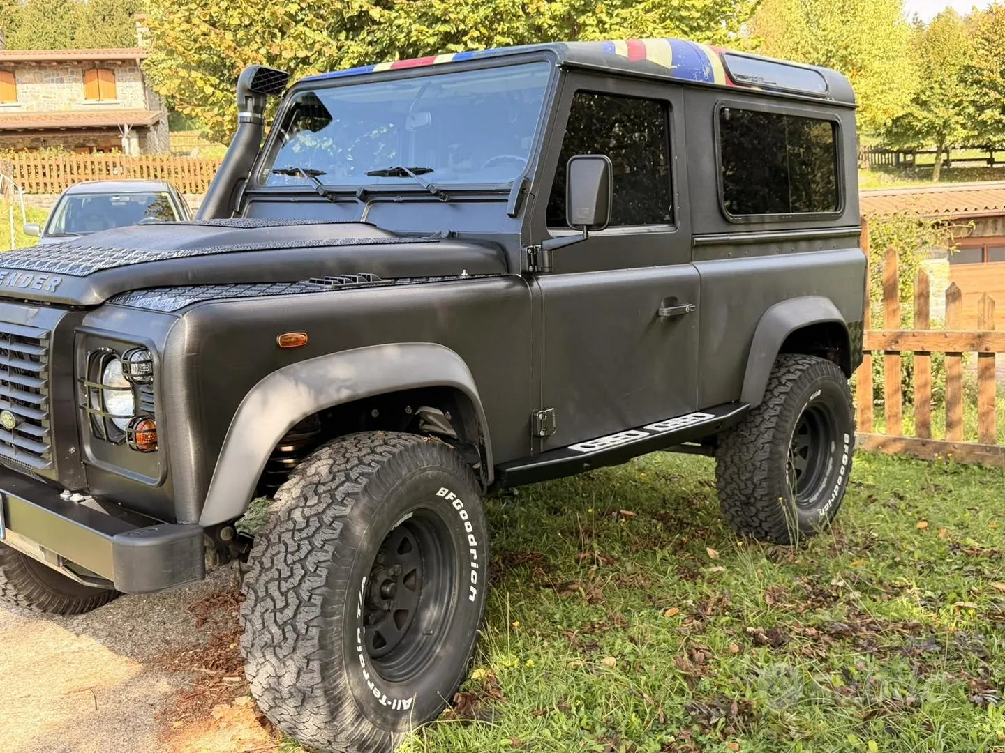 Land Rover Defender 2015 photo 2