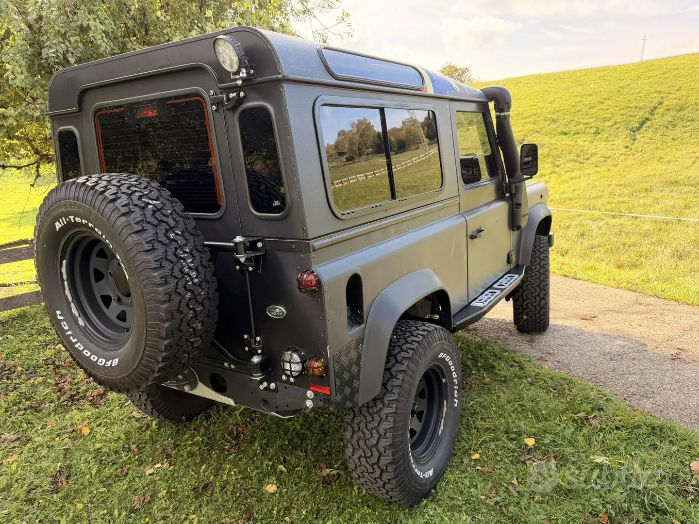 Land Rover Defender 2015 photo 5
