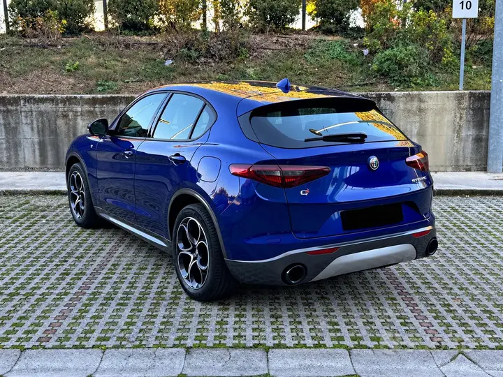 Alfa Romeo Stelvio 2022 photo 2