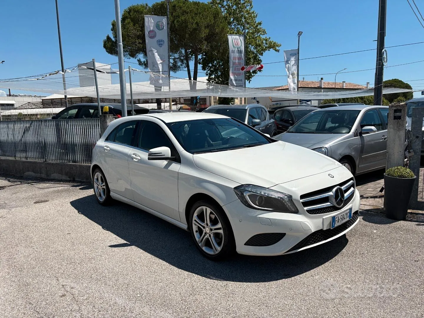 Mercedes-Benz A 180 2015 photo 2