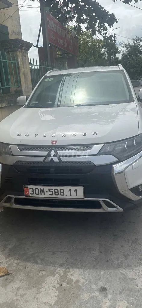 Mitsubishi Outlander 2020 photo 2