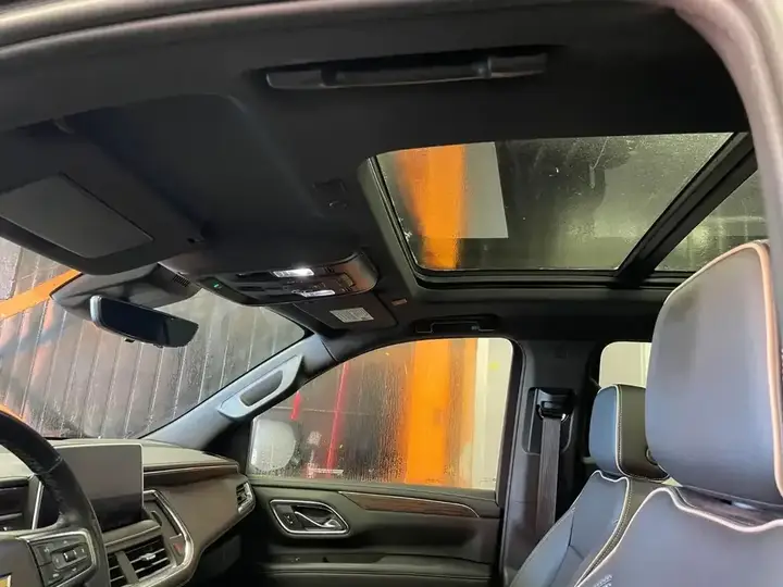 Chevrolet Suburban 2023 photo 3