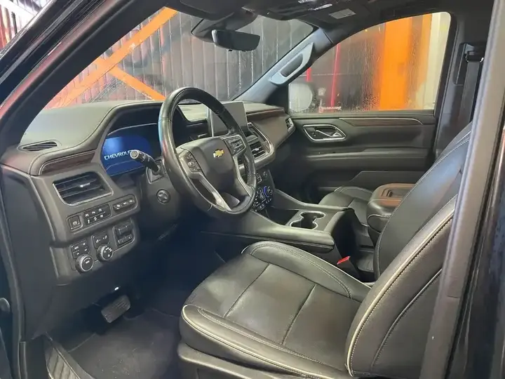 Chevrolet Suburban 2023 photo 4