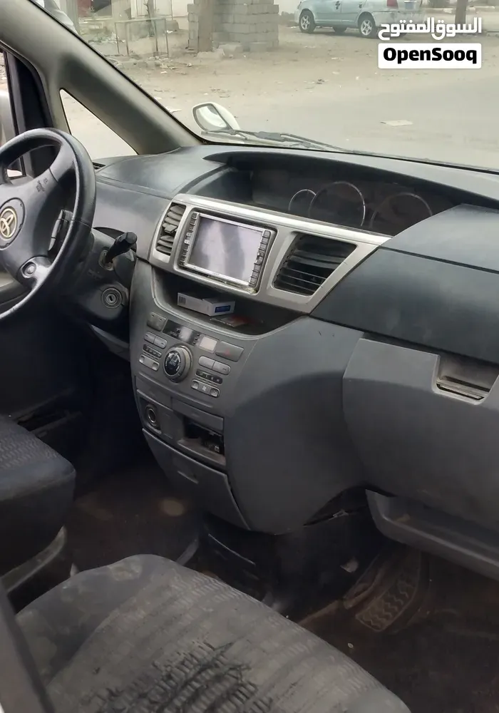 Toyota Voxy 2025 photo 2