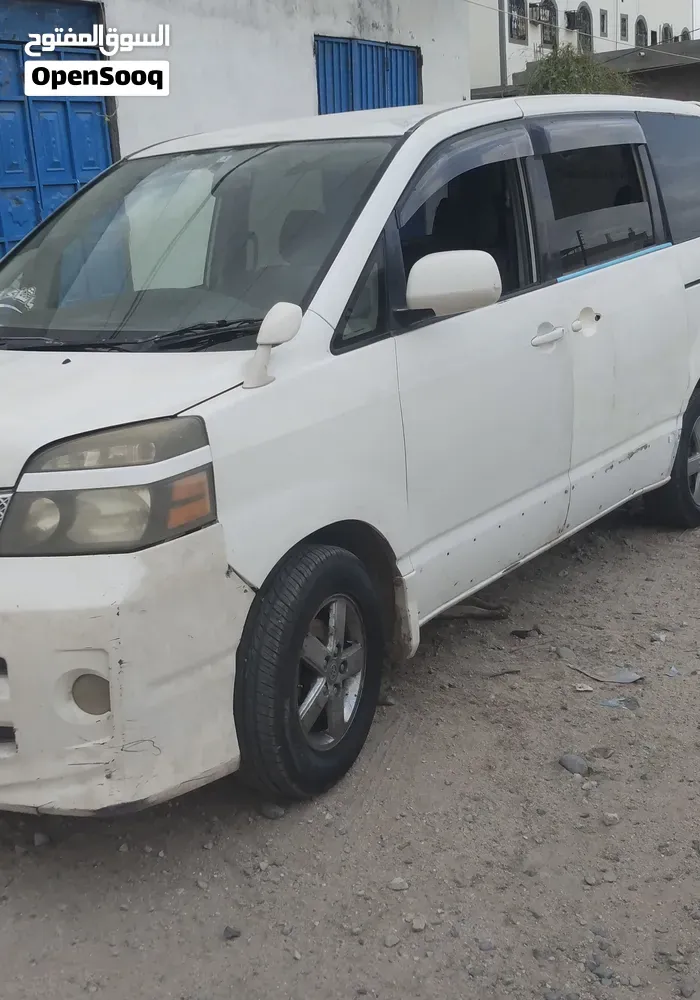 Toyota Voxy 2025 photo 3