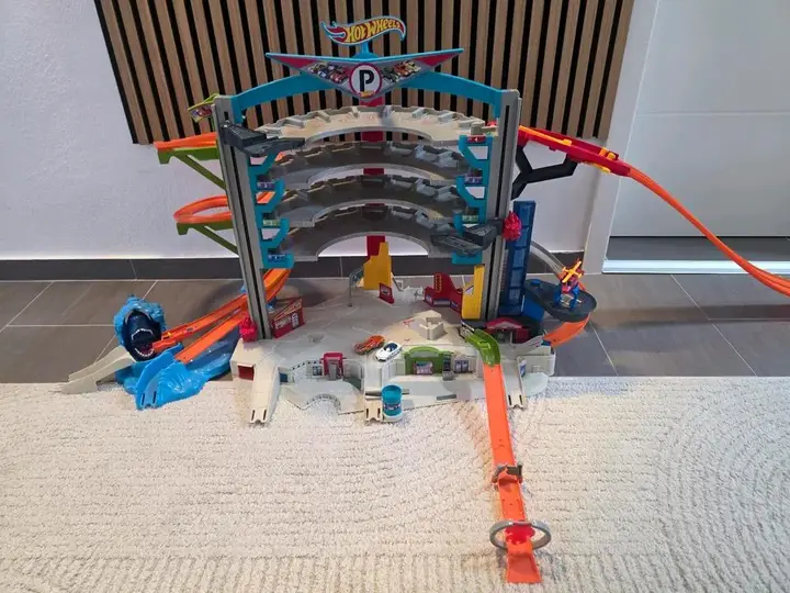 Hot Wheels City Ultimate Garage