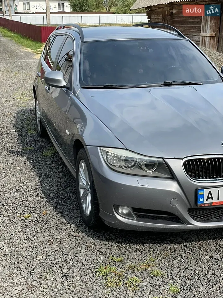 BMW 3 Series 2010 photo 2