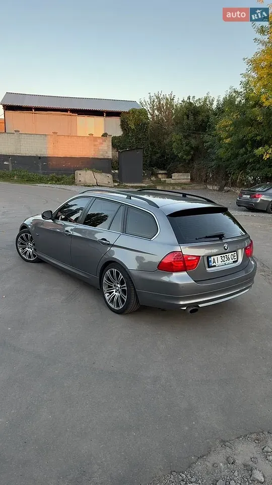 BMW 3 Series 2010 photo 4