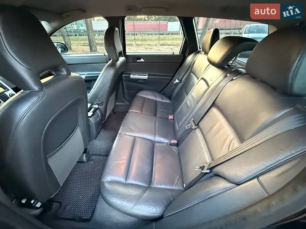 Volvo V50 2012 photo 2