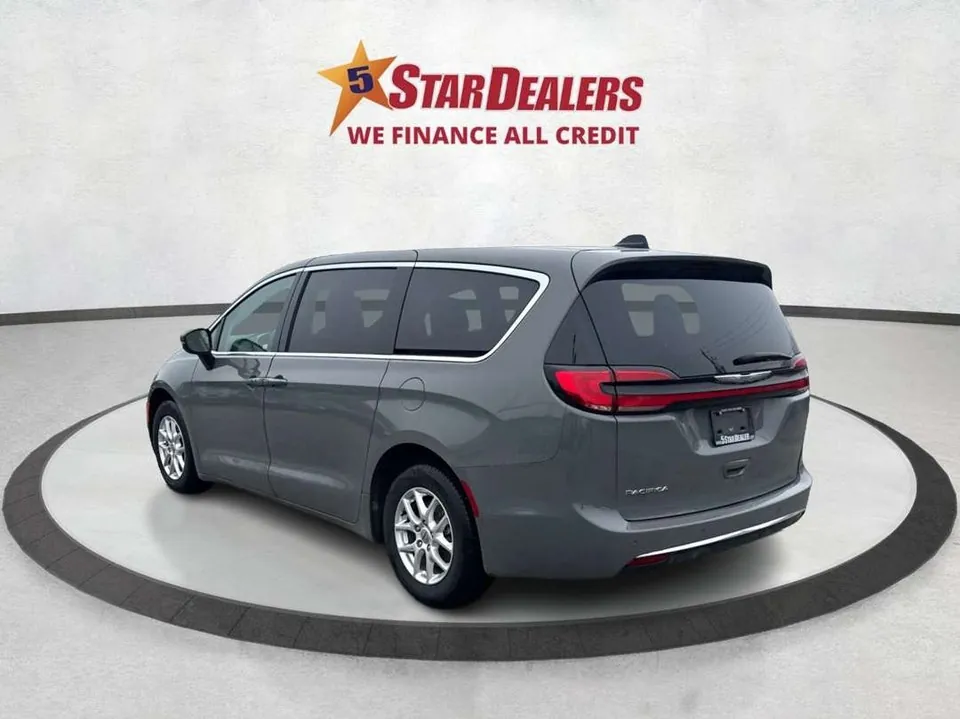 Chrysler Pacifica 2023 photo 5