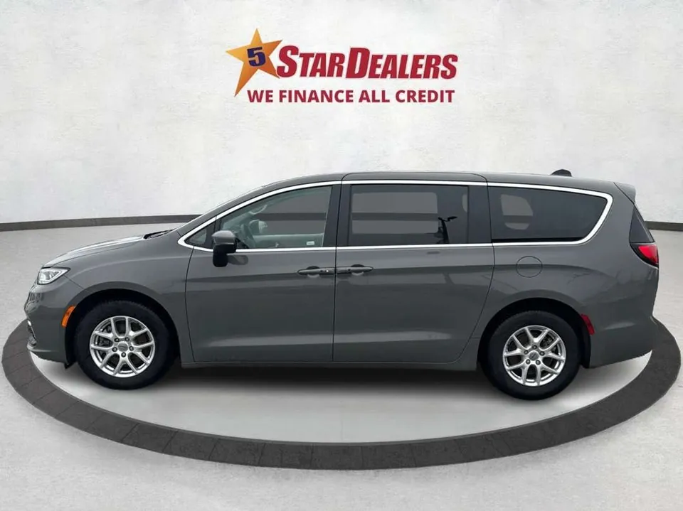 Chrysler Pacifica 2023 photo 4