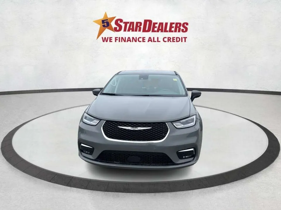 Chrysler Pacifica 2023 photo 2