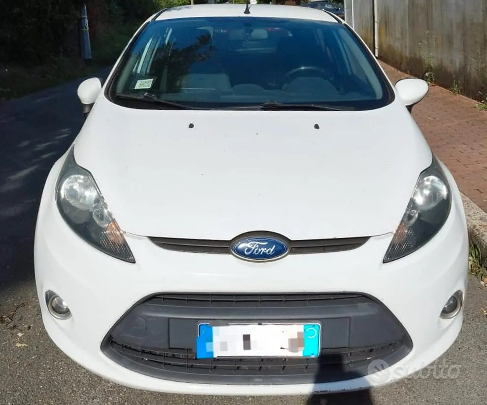 Ford Fiesta 2012 photo 2