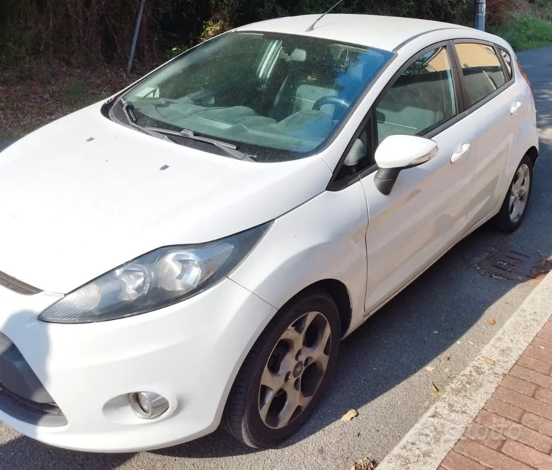 Ford Fiesta 2012 photo 4