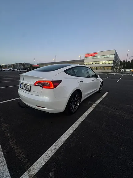 Tesla Model 3 2022 photo 5