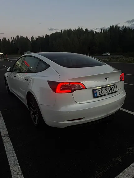 Tesla Model 3 2022 photo 3