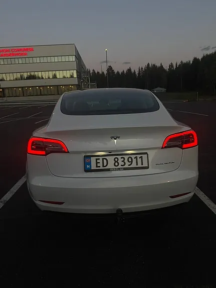 Tesla Model 3 2022 photo 4