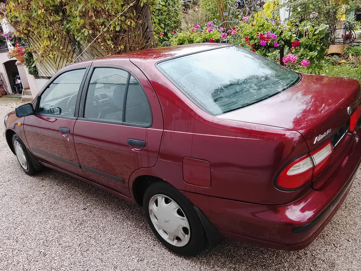Nissan Almera 2000 photo 3