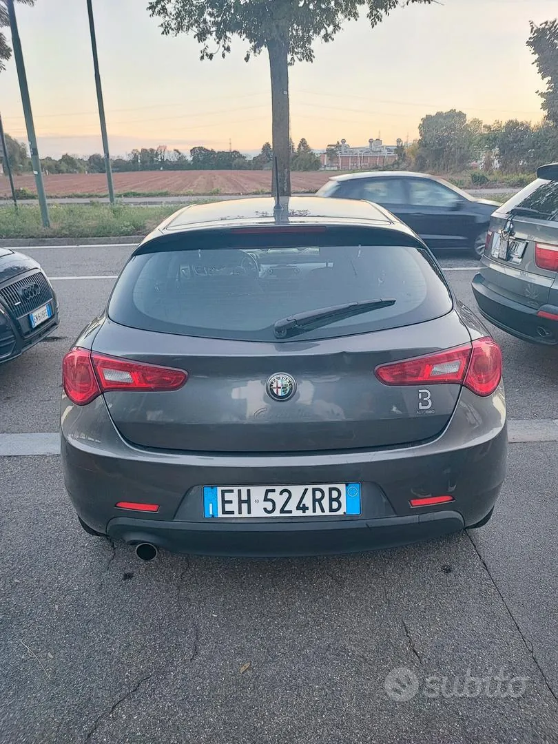 Alfa Romeo Giulietta 2011 photo 5