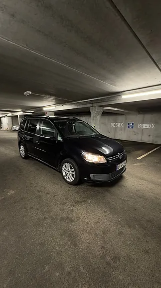Volkswagen Touran 2010 photo 2