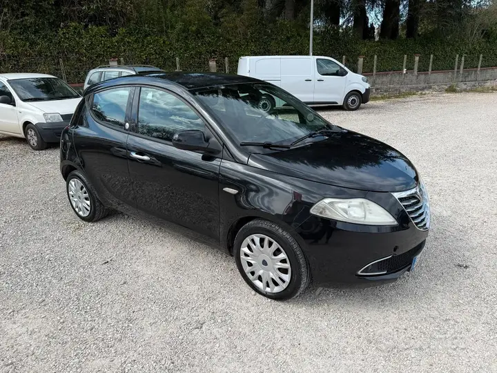 Lancia Ypsilon 2012 photo 2