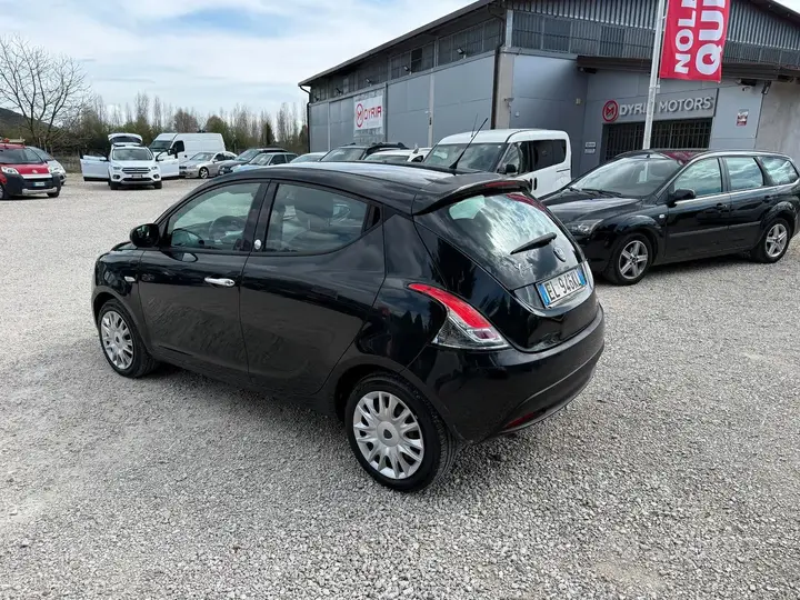 Lancia Ypsilon 2012 photo 4