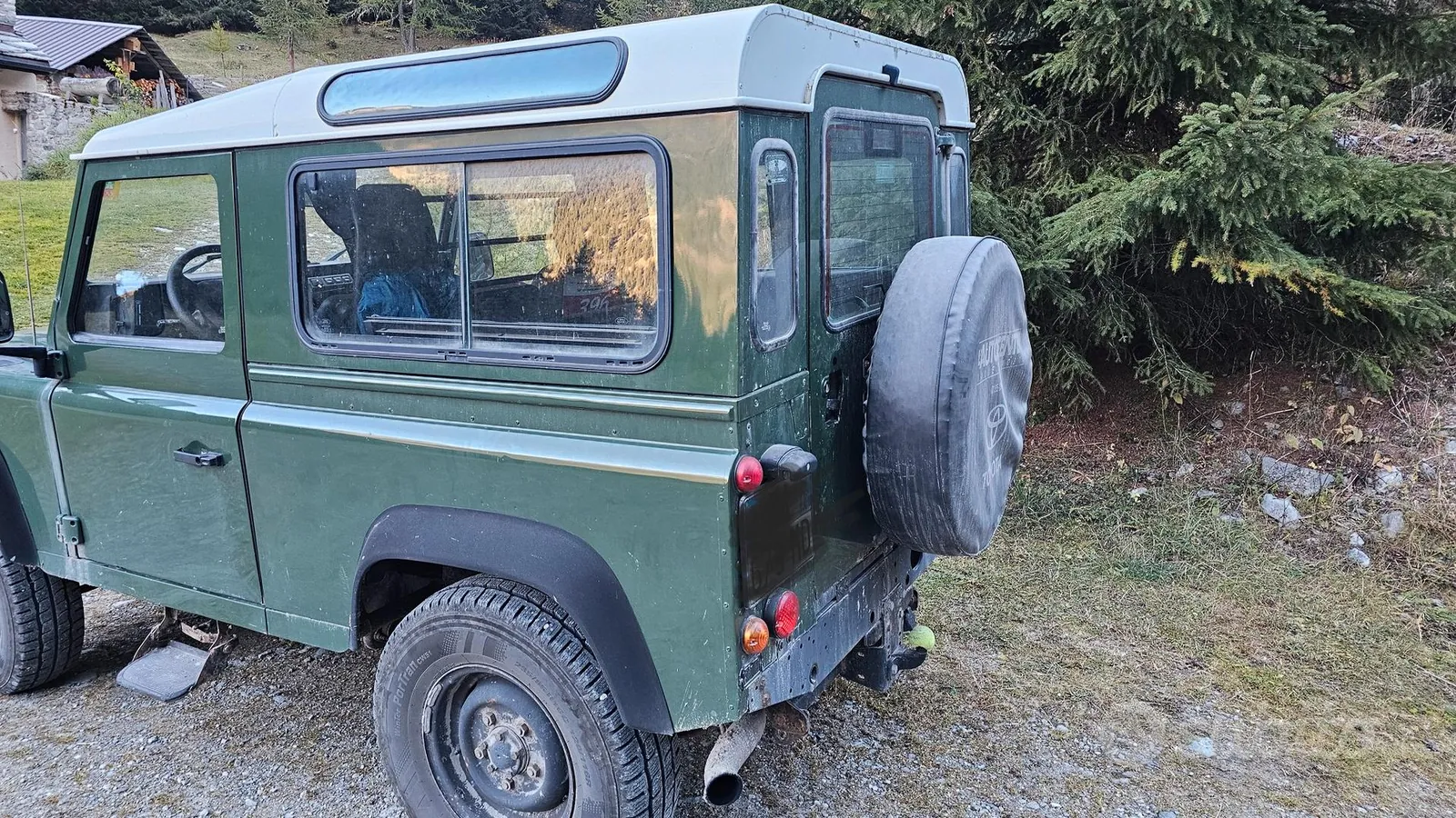 Land Rover Defender 2001 photo 2