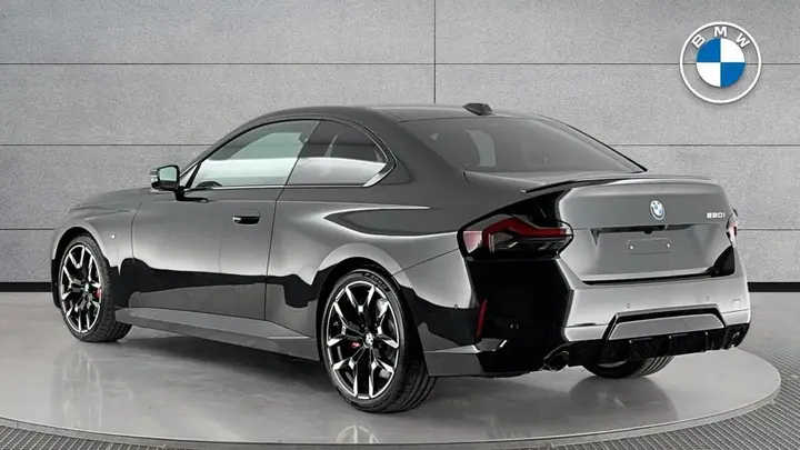 BMW 2 Series photo 2
