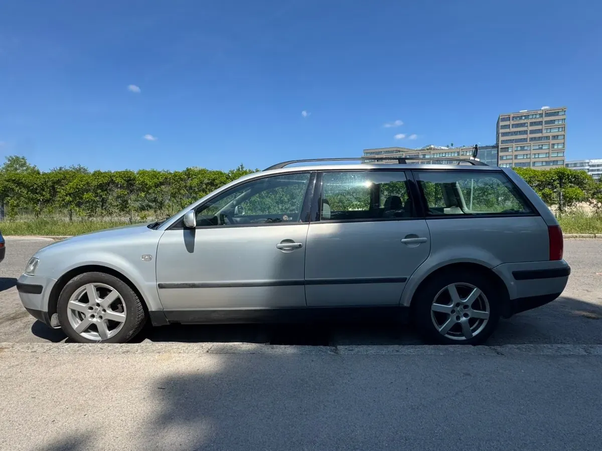 Volkswagen Passat 2000 photo 2