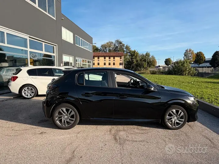 Peugeot 208 2023 photo 5