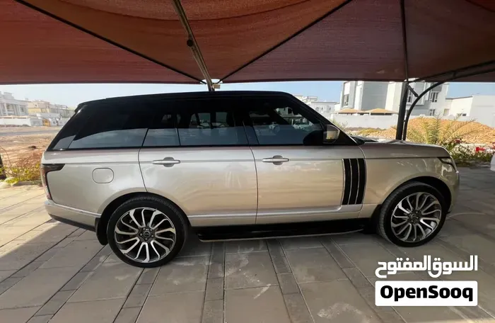 Land Rover Range Rover Vogue 2014 photo 2