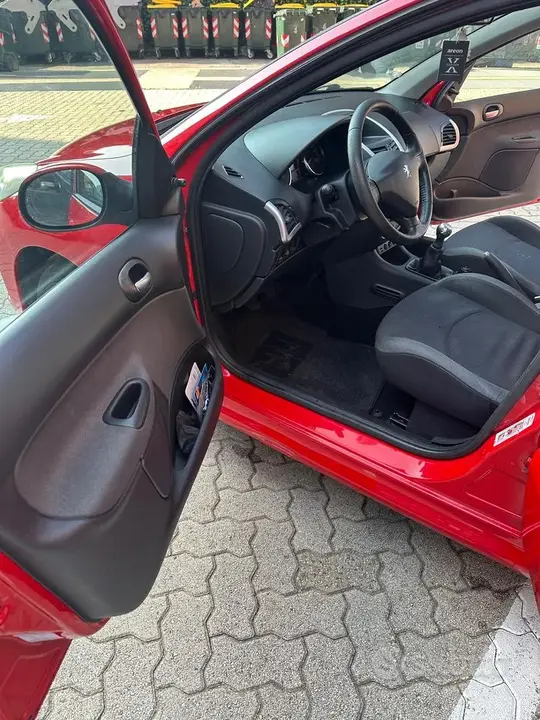 Peugeot 206 2010 photo 5