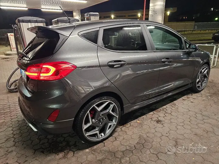 Ford Fiesta 2019 photo 2