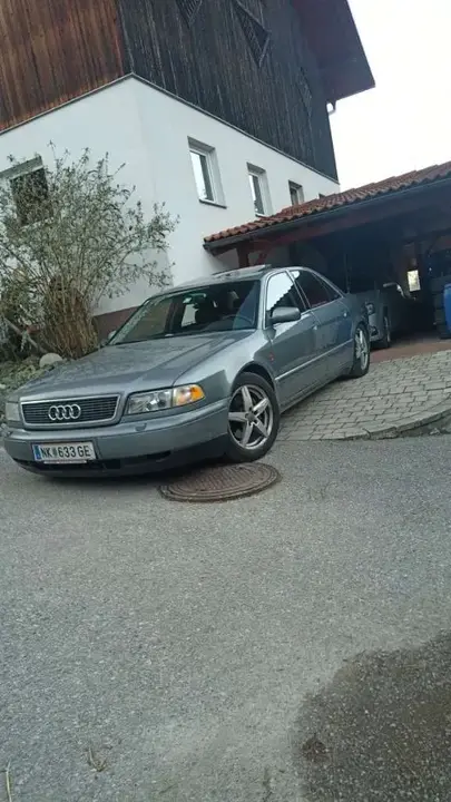 Audi A8 1996 photo 2