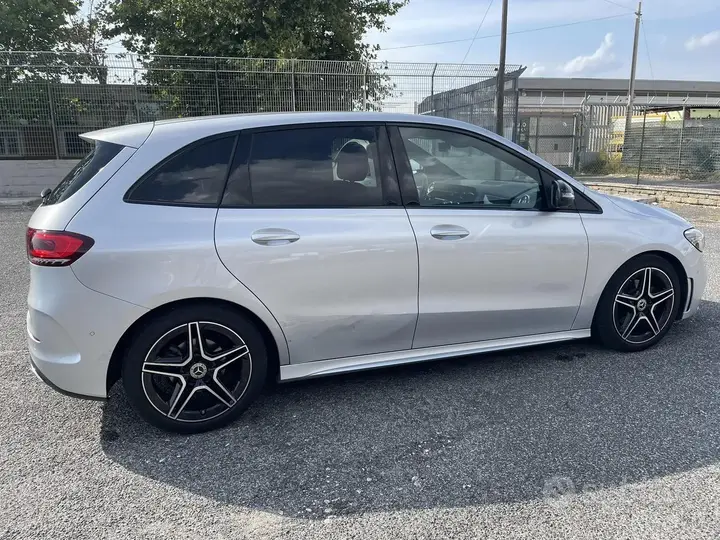 Mercedes-Benz B-Class 2021 photo 3