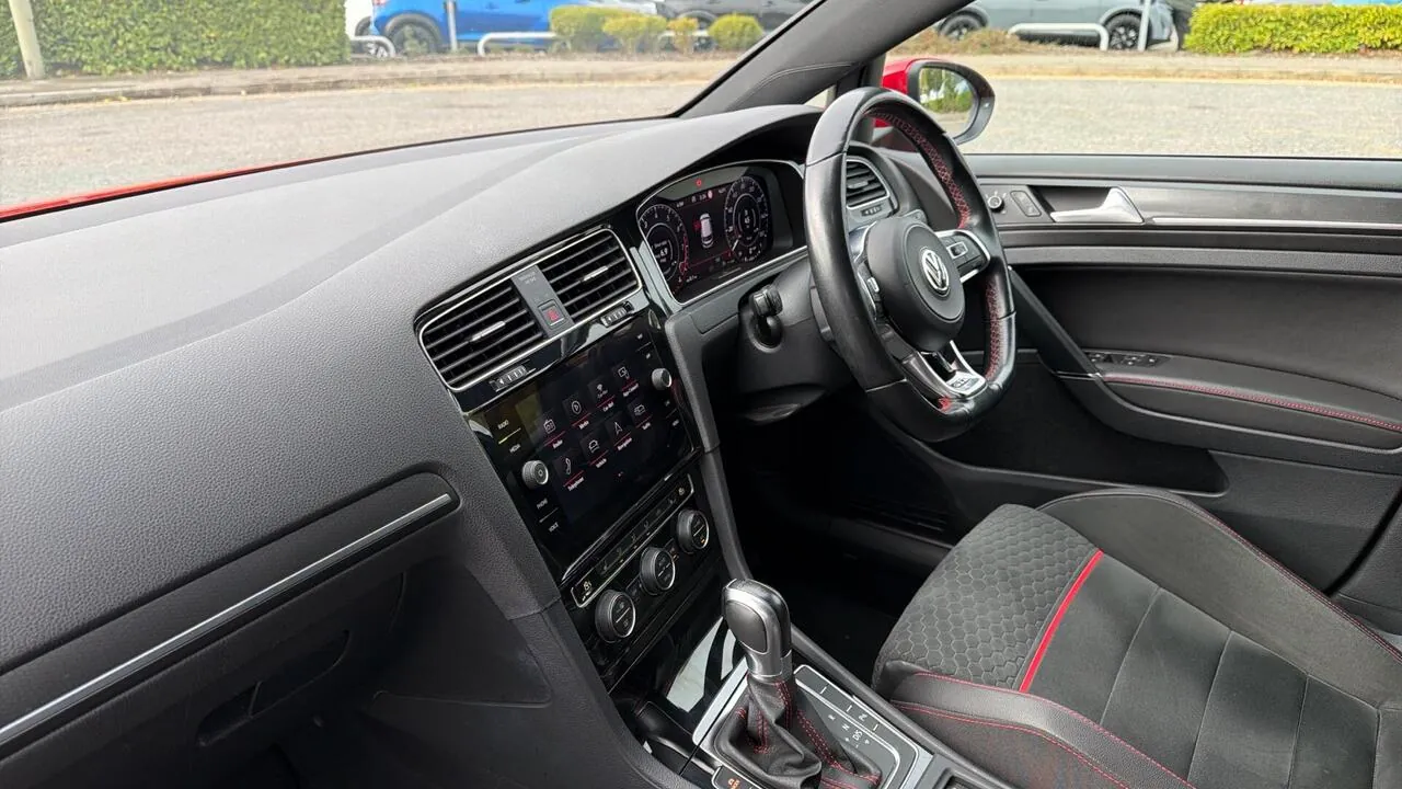 Volkswagen Golf 2018 photo 2