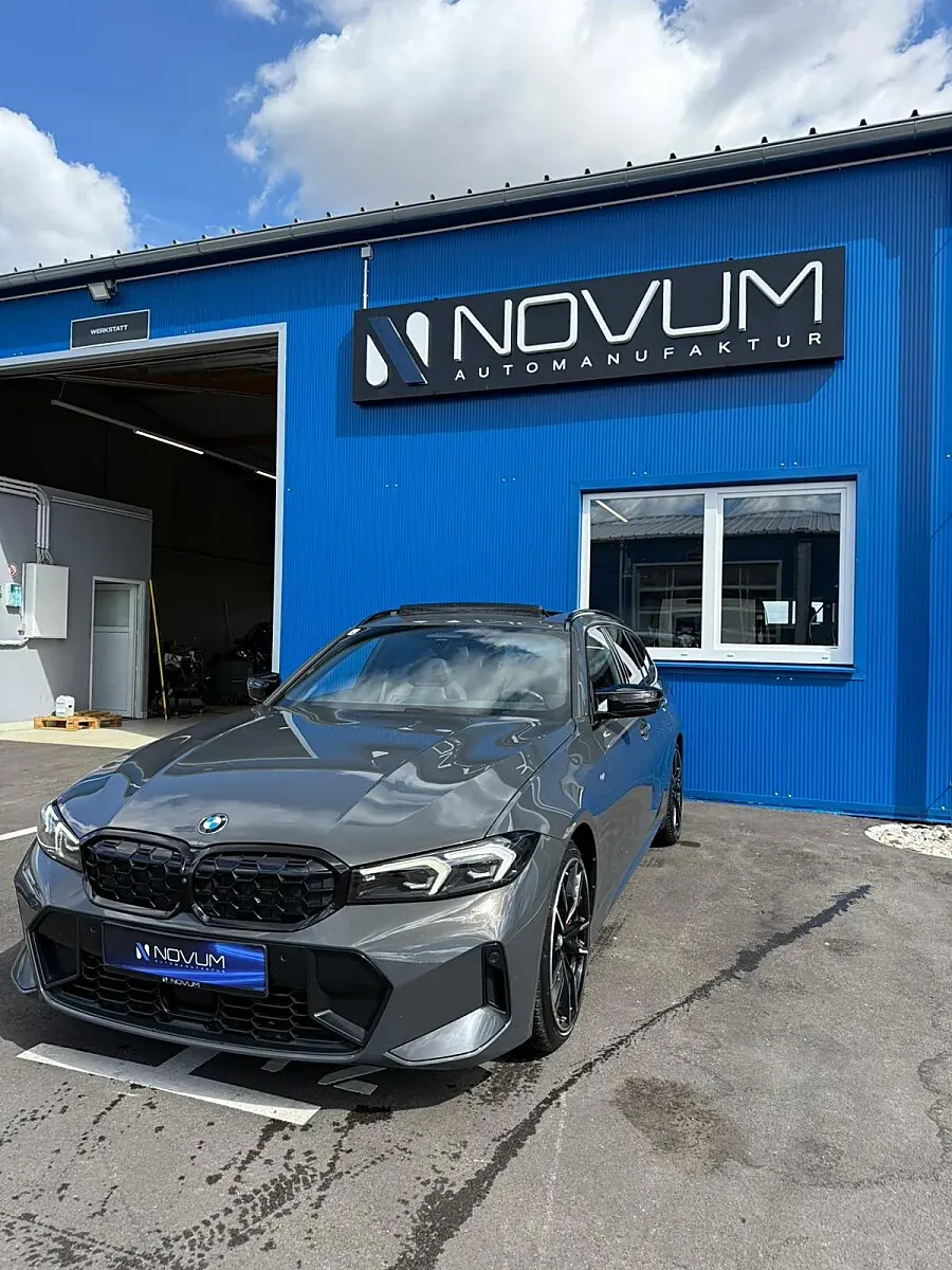 BMW 3 Series 2023 photo 2