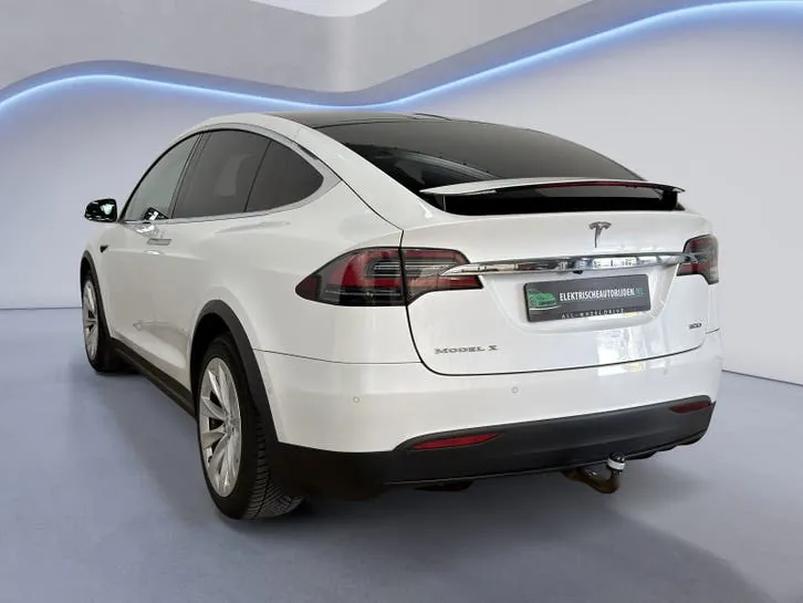 Tesla Model X 2017 photo 2