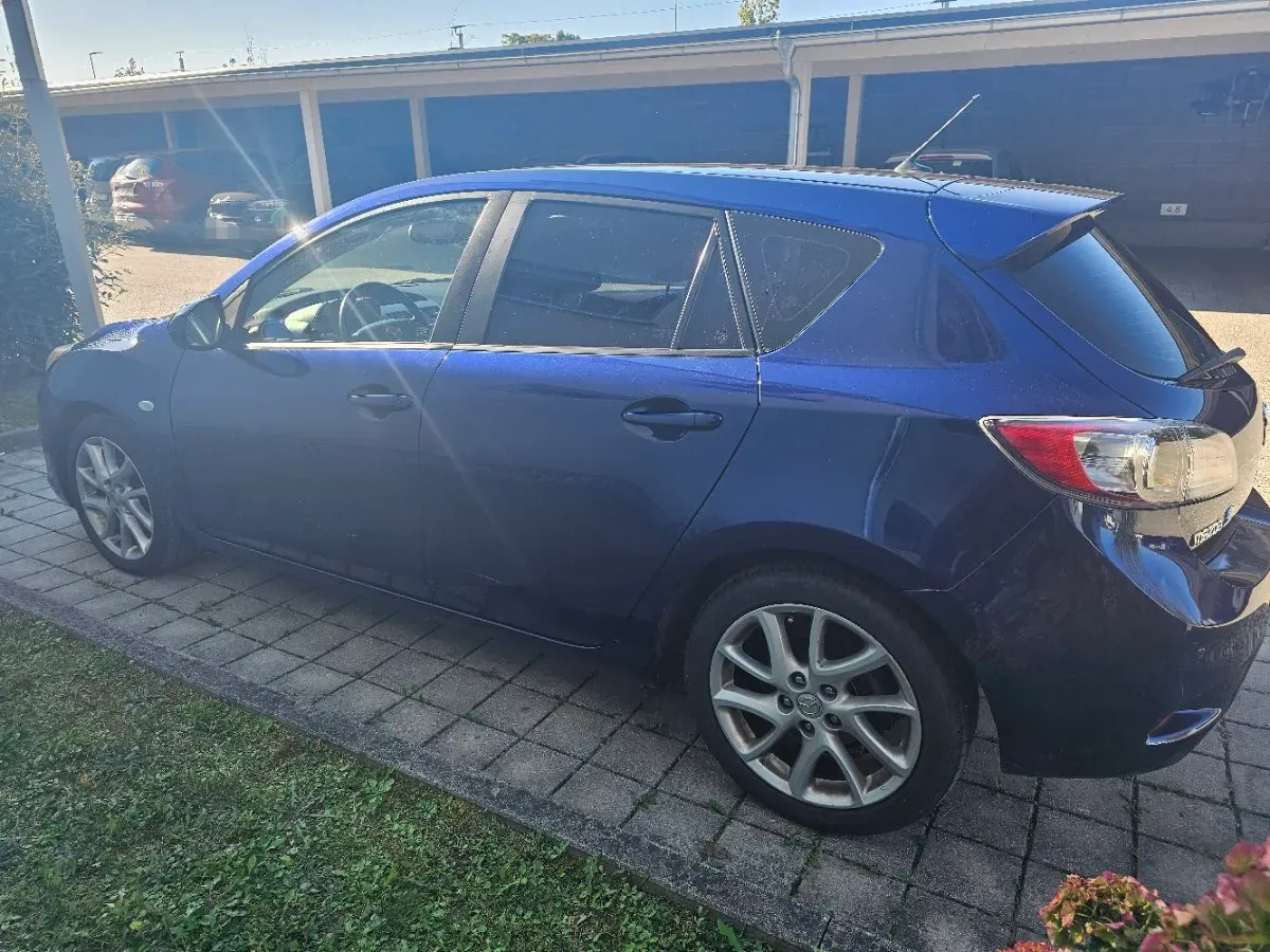 Mazda Mazda3 2012 photo 2