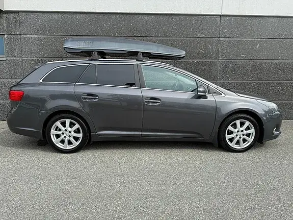 Toyota Avensis 2014 photo 2