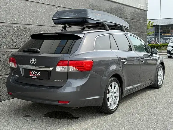 Toyota Avensis 2014 photo 3