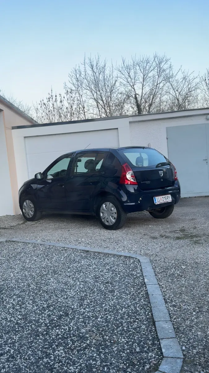 Dacia Sandero 2010 photo 2