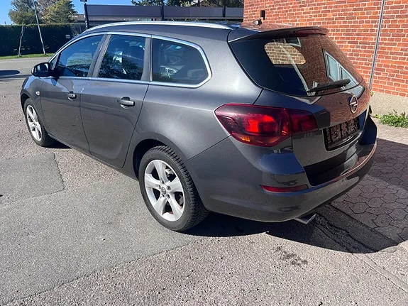 Opel Astra 2011 photo 4