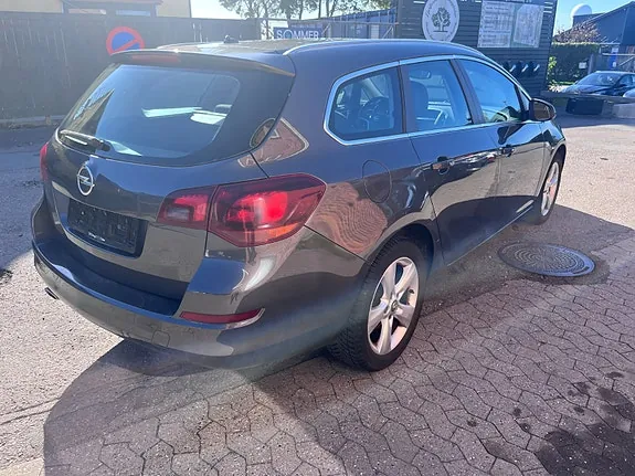 Opel Astra 2011 photo 3