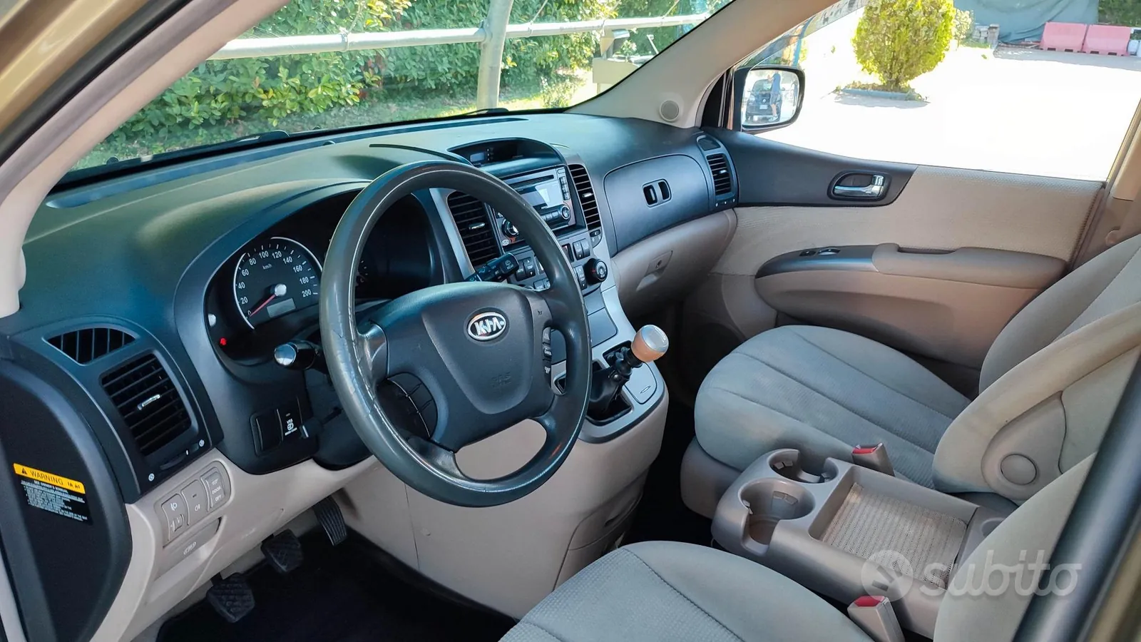 Kia Carnival 2010 photo 3