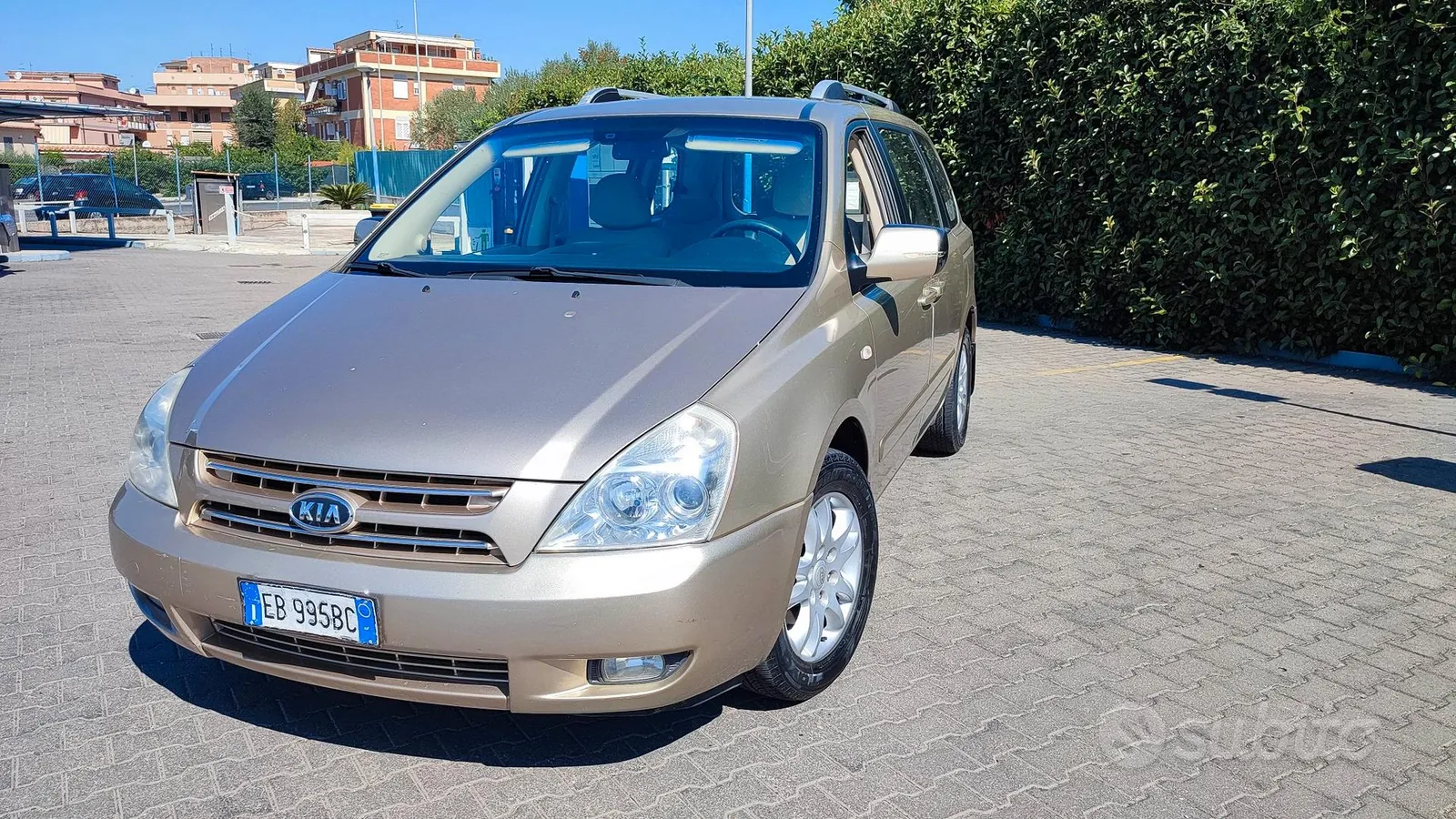 Kia Carnival 2010 photo 5